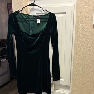 B. Darlin Elegant Green Velvet long sleeve dress Dress NWT
